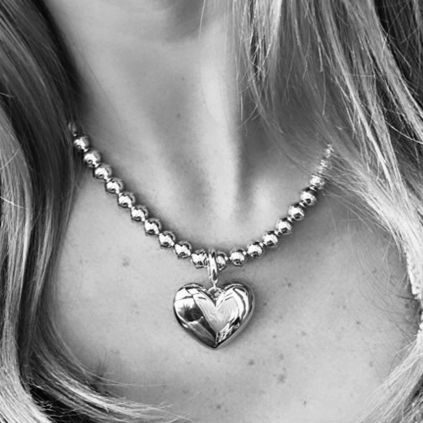 HEART LABYRINTH BEAD NECKLACE IN SILVER