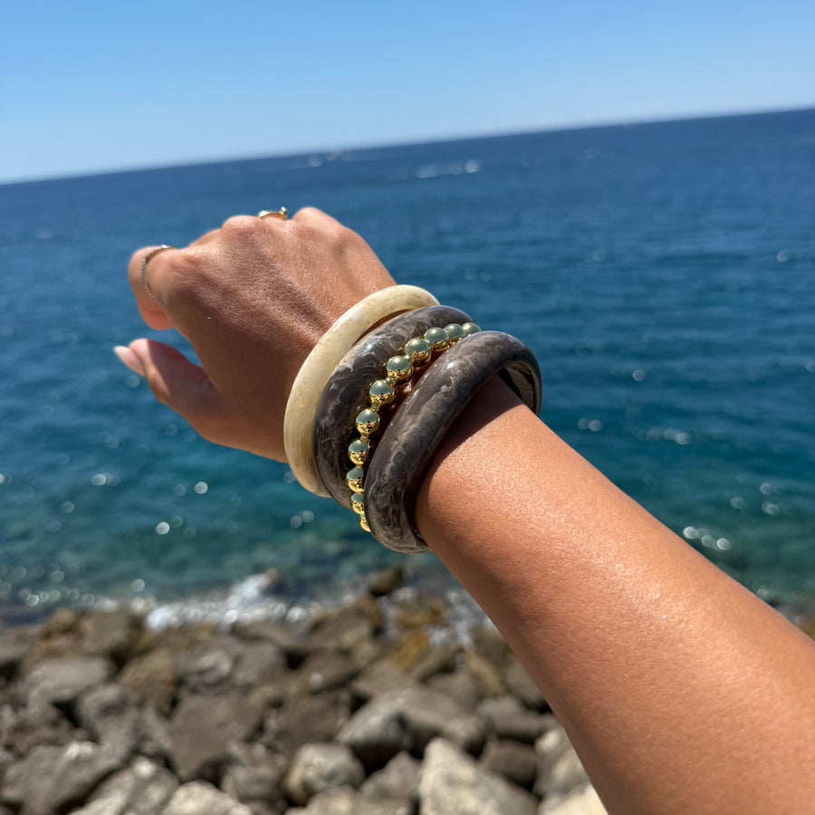 AURICLE RESIN BANGLE LATTE