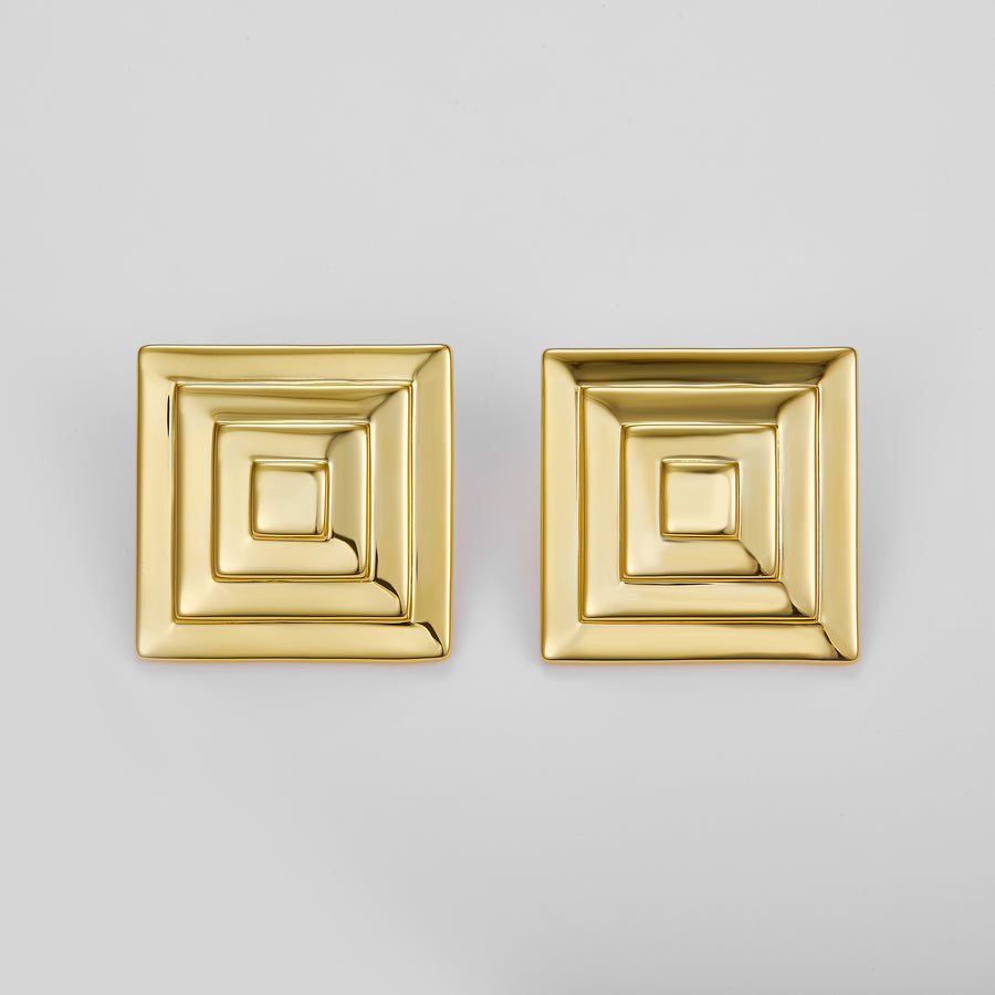 Pair of gold square earrings 